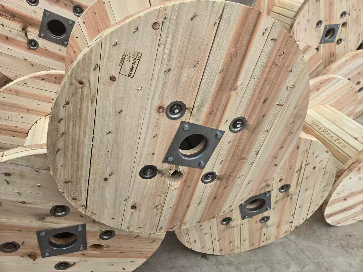 چرا ما از بشکه های چوبی برای صادرات کابل استفاده می کنیم؟